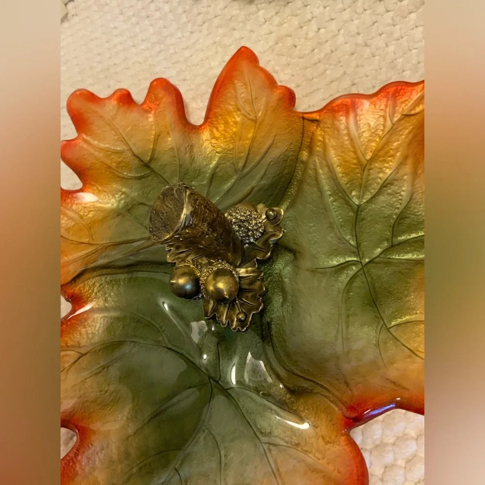GLASS CENTERPIECE DISH